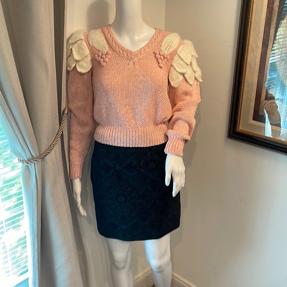 VINTAGE UNIQUE  SWEATER SIZE MED. PINK & WHITE .